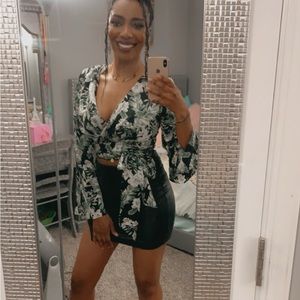 Small AKIRA flower top wrap around tie